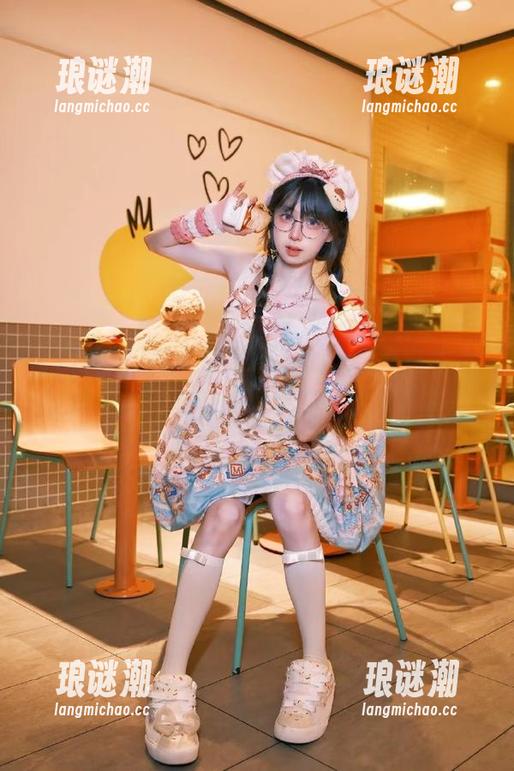 17吃瓜 在“17吃瓜”的入口等待观看,心里默默咕哝啥时候才看到点真本事