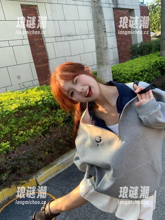51吃瓜网 苹果手机在手,51吃瓜网陪你回家,路上轶事真不少,哈哈!