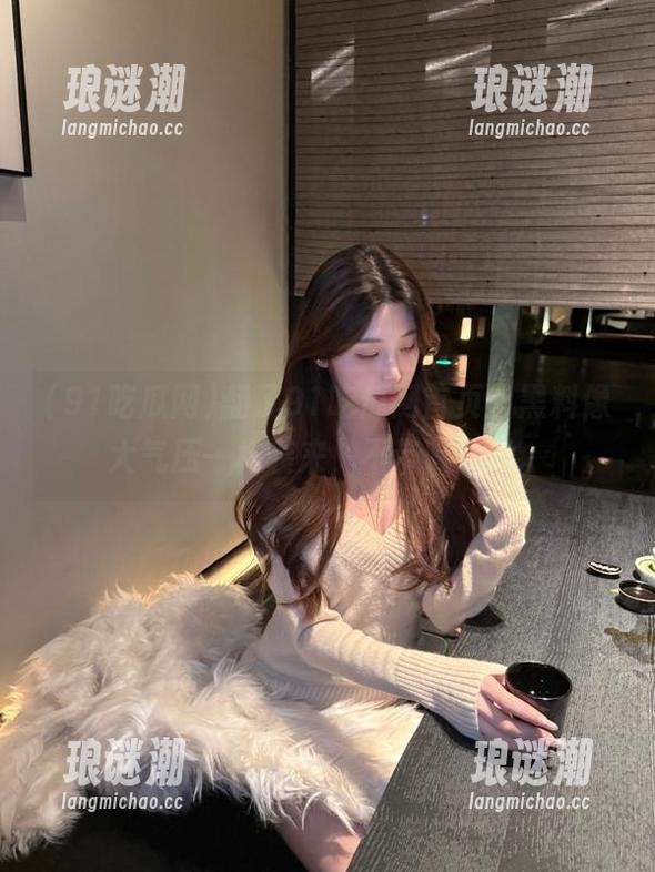 91吃瓜网 翻了91吃瓜网首页,黑料像大气压一样袭来,不带喘息的。