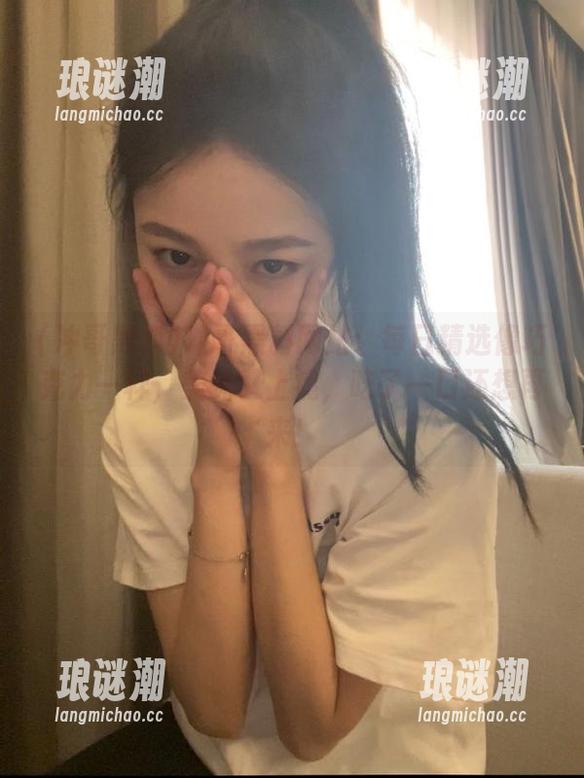 冲哥黑料网站：每日精选像巧克力一样，美味又上瘾，吃了一口还想再来！