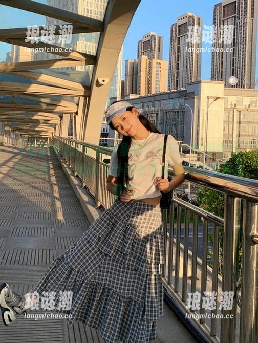 吃瓜中心 你能想象吗?在517吃瓜中心网页里,一道道八卦可比千层蛋糕还要层层叠叠。