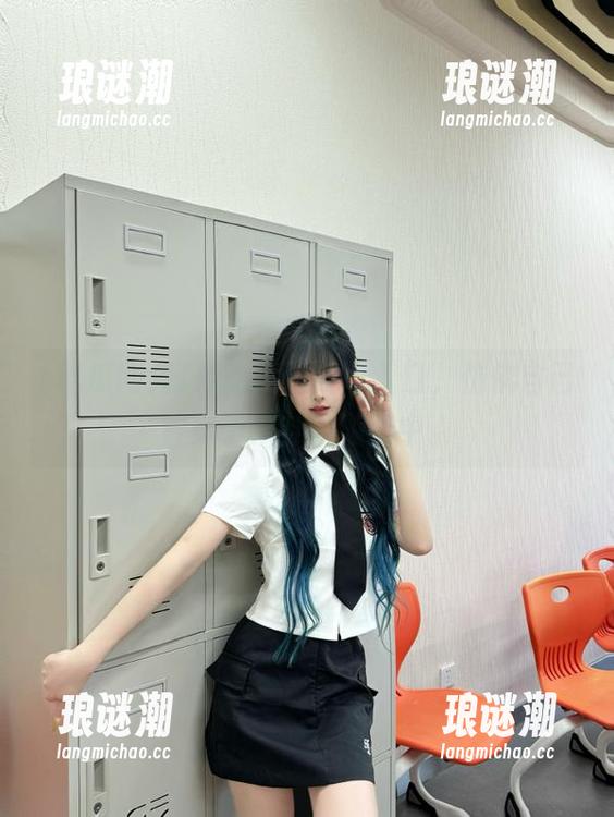 吃瓜网 打开吃瓜网安卓入口,仿佛自己置身于八卦的漩涡中。