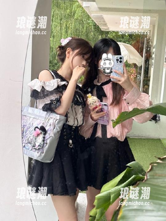 黑料不打烊 黑料不打烊分享了一堆热门事件,我的注意力只在那些戏剧性转折上,哎呀,心情跟着波动。
