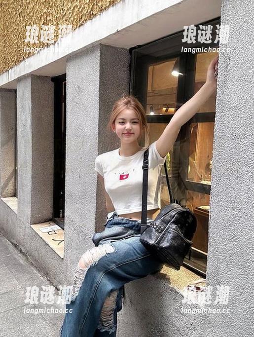 黑料不打烊 来“万里长征黑料不打烊”网站,瓜圈热点全收录,你的吃瓜旅程从此不再孤单!