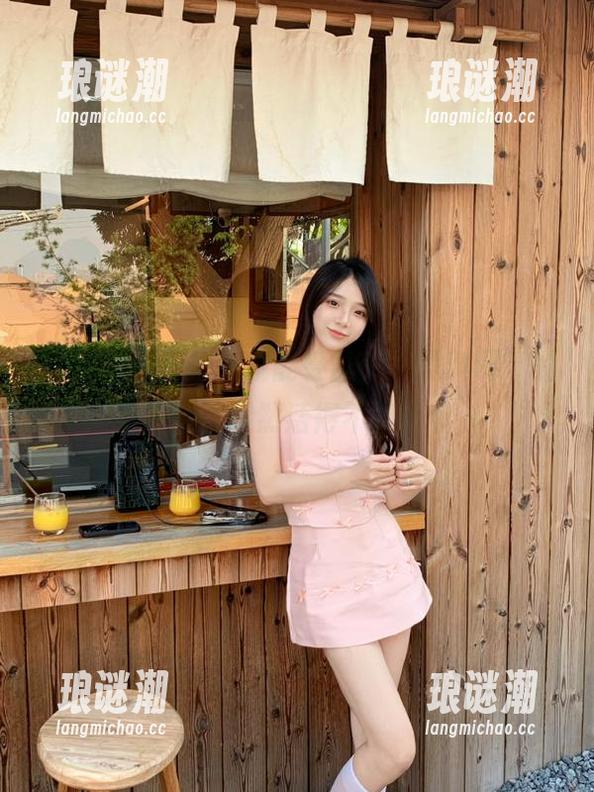 黑料网 不氪金就能受益,“黑料网”的免费网页果然活得不拘小节~